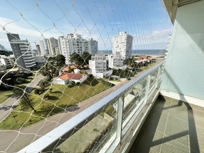 Exclusivo apartamento de dos dormitorios en zona Brava, Punta del Este a una cuadra de la playa.