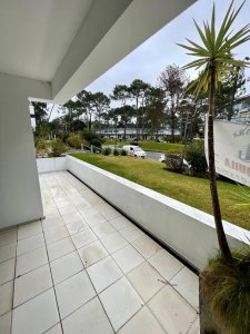 Vende departamento de 2 dormitorios con Garaje, Punta del este
