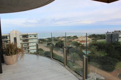 Vende apartamento de 2 dormitorios en Punta del Este