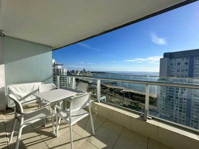 Vende apartamento de 2 dormitorios en suite en Punta del Este
