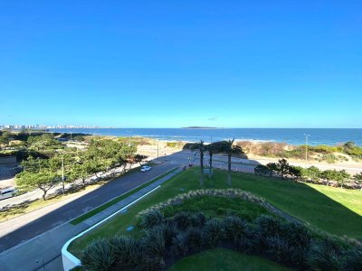 Hermoso Departamento en venta, en la zona de playa Mansa