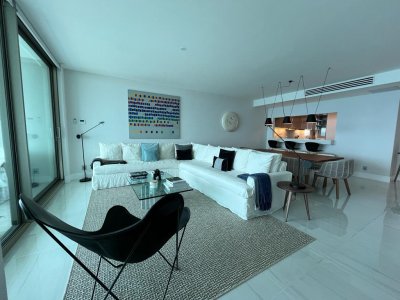Se Alquila apartamento de 2 Dormitorios en Mansa- Punta del Este