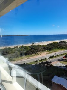 Venta Apartamento de 2 dormitorios con vista al mar en Playa Mansa, Punta del Este.