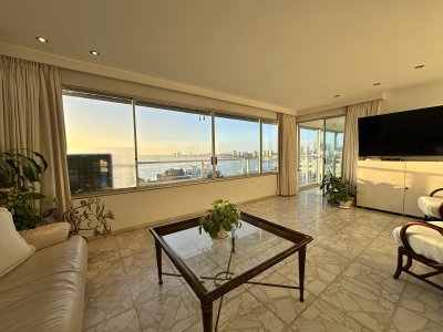 Vende departamento de 3 dormitorios con vista al Puerto, Punta del Este