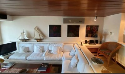 Vende apartamento de 2 dormitorios, con excelente vista en Peninsula, Punta del Este.