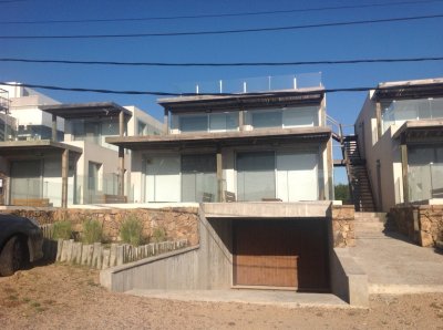 En venta duplex impecable de 3 dormitorios.