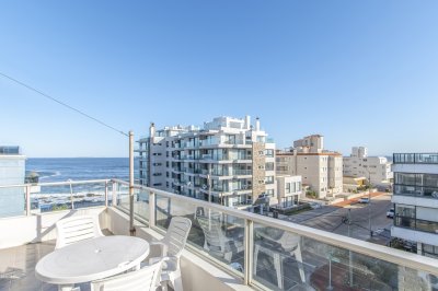 Vende apartamento de 3 dormitorios en Península - Punta del Este.