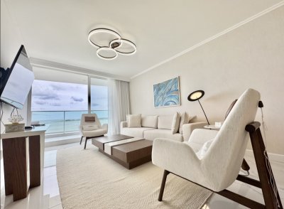 Apartamento en Mansa - Punta del Este en venta de 3 dormitorios.