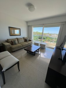 Vende apartamento con vista espectacular al mar, de 4 dormitorios en Mansa, Punta del Este.