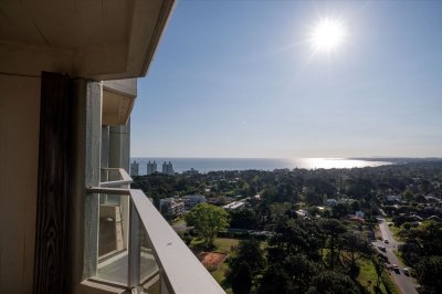 Vende apartamento en Roosevelt de 2 dormitorios, con excelente vista