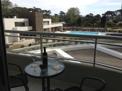 Apartamento en Venta de 1 dormitorio y medio en Av. Roosevelt , Punta del este 