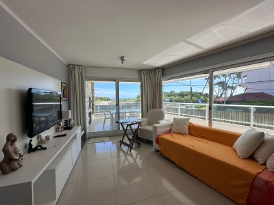 Alquila apartamento de 2 dormitorios con Mansa - Punta del Este
