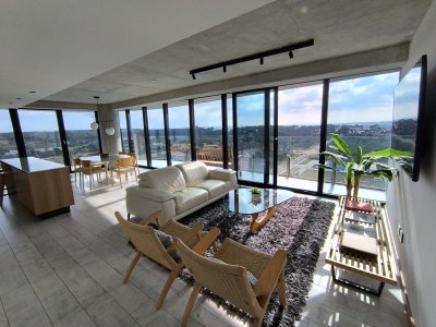 Venta de apartamento frente al mar de 2 dormitorios en Brava, Punta del Este.