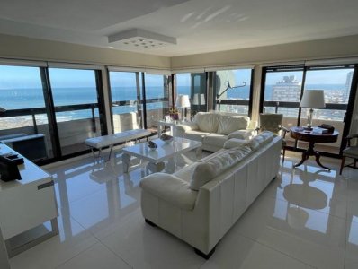 Vende apartamento en Península - Punta del Este de 5 dormitorios, con excelente vista.