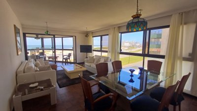 En Alquiler departamento de 3 dormitorios en Brava Punta del Este