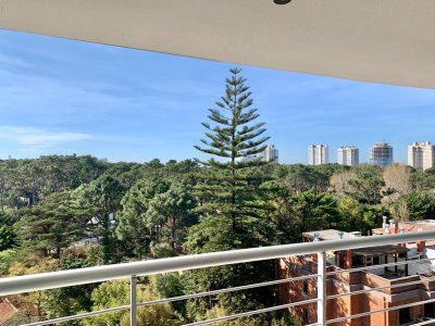 Vende apartamento de 3 dormitorios con vista espectacular, en Roosevelt- Punta del Este
