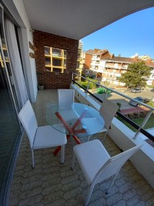 Apartamento en venta de 2 dormitorios a pasos del mar ,Península ,  Punta del este 