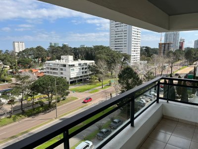 En venta apartamento de 3 dormitorios en Roosevelt, Punta del Este.