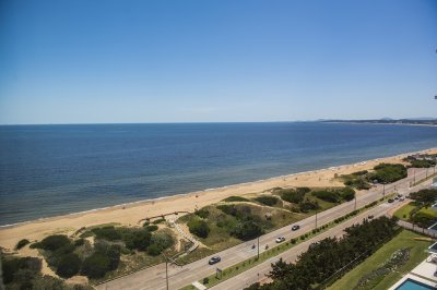 Espectacular departamento en torre premium frente al mar