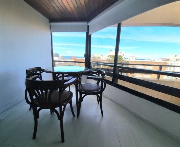 Comodidad garantizada en amplio departamento de 3 dormitorios en Coral Gables