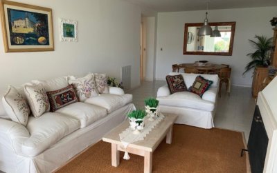 En venta apartamento de 2 dormitorios en Pinares de la Barra.