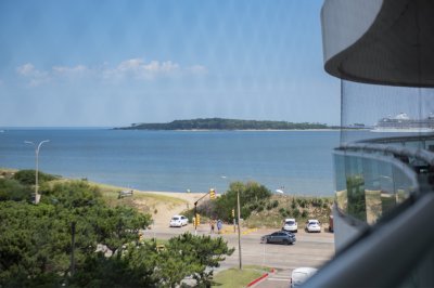 PRIMERA LINEA PUNTA DEL ESTE, PLAYA MANSA- TORRE AQUARELLA