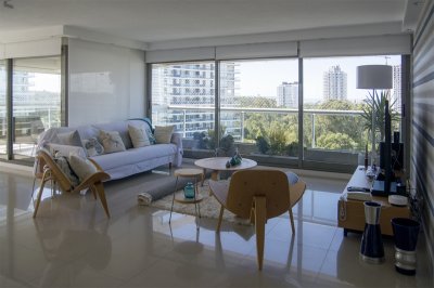 Vende gran apartamento en Brava - Punta del Este de 3 Dormitorios