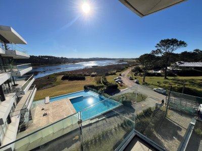 Departamento de 2 dormitorios con 2 baños en venta, gran terraza. Walmer Lagoon