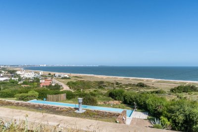 En venta de Apartamento de 2 dormitorios frente al mar en Lomo de la Ballena – Punta Ballena