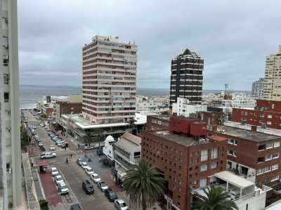 Vende apartamento de 1 dormitorio, con excelente vista en Peninsula, Punta del Este