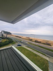 Vende apartamento equipado de 3 dormitorios frente al mar , Punta del Este 