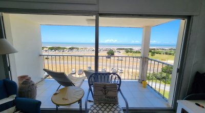 Vende apartamento de 3 dormitorios en Brava, Punta del Este. 