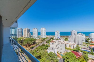 Vistas excepcionales en impecable departamento en edificio Marigot Brava