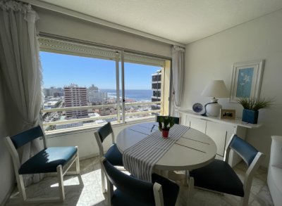 Vende apartamento de 1 dormitorio con vista al mar en Peninsula, Punta del Este.