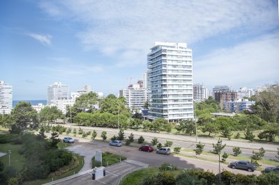 En venta apartamento de 3 dormitorios, con vista espectacular en Brava, Punta del Este.