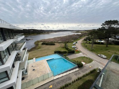 Departamento de 2 dormitorios con 2 baños en venta, gran terraza. Walmer Lagoon