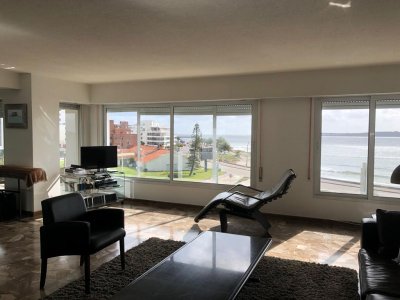 Apartamento de 3 dormitorio frente al Mar Punta del Este. Maldonado
