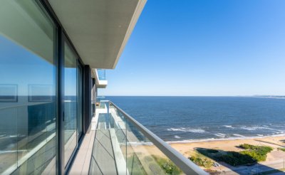 En venta apartamento de 3 dormitorios con vista al mar en Mansa, Punta del Este.