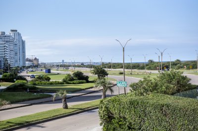 Vende departamento de 3 dormitorios en Ocean Tower, Punta del Este 