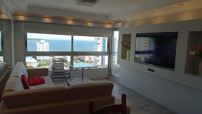 Apartamento de 2 dormitorios en venta, Reciclado. Con vista a la bahía...