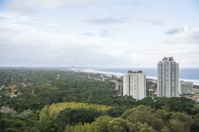 Departamento con linda vista a pasos de Playa Brava