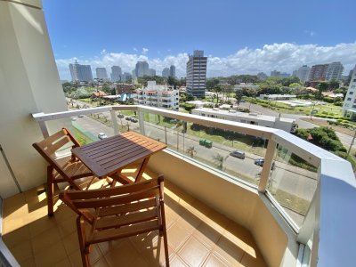 Vende impecable apartamento de 2 dormitorios en Brava - Punta del Este