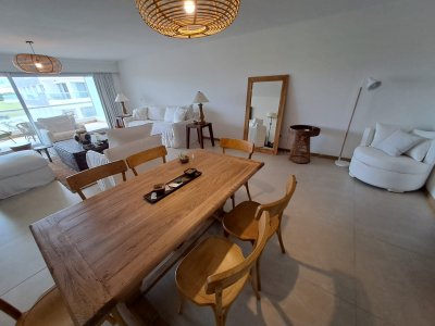 Departamento de 2 dormitorios en venta, Playa Brava, Punta del Este. Silente