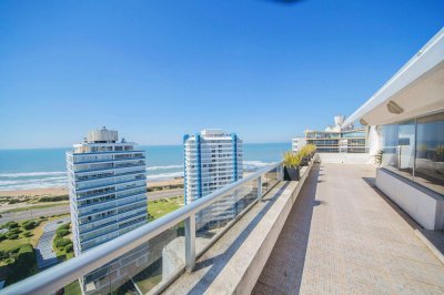 En venta apartamento PentHouse en Brava, Punta del Este de 3 dormitorios.
