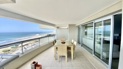 En Alquiler departamento de 3 dormitorios en Playa Brava