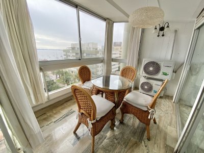 Vende Apartamento en Península - Punta del Este de 3 dormitorios.