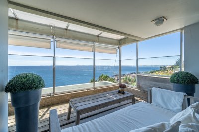 Vende apartamento en Punta Ballena de 3 dormitorios.