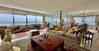 Increíble departamento en venta de 3 dormitorios, Torre Delfin en Brava Punta del Este.