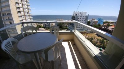 En venta apartamento de 3 dormitorios en Mansa, Frente al mar.