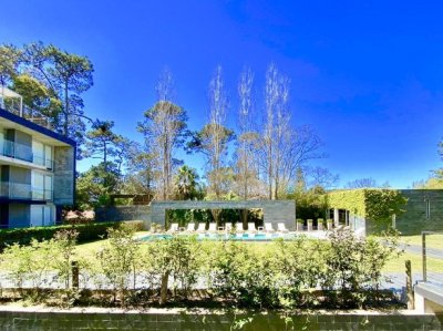 En venta a metros del mar, apartamento de 2 dormitorios en Mansa, Punta del Este